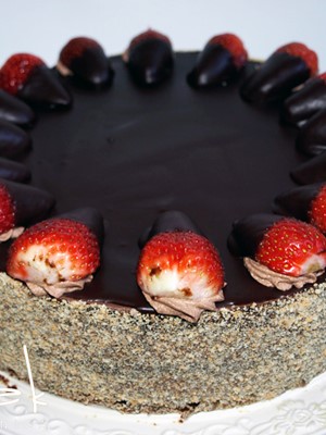 Čokoladna torta sa jagodama za Valentinovo
