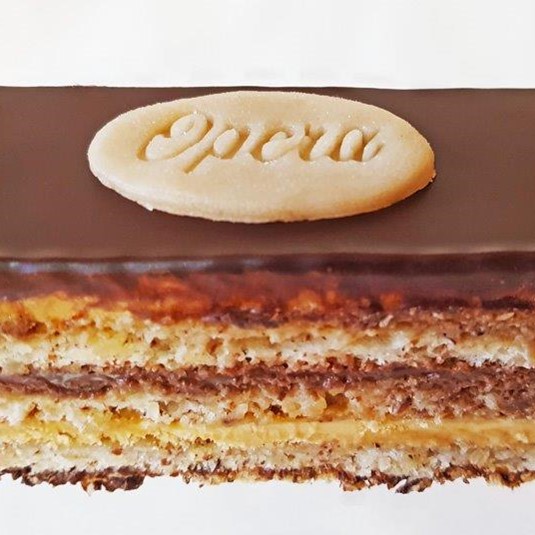 Torta Opera je ukusna torta od čokolade i kave.